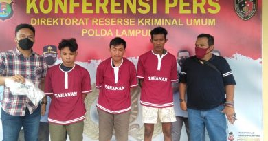 Direskrimum Polda Lampung Ungkap Jaringan Jual Beli Senpi Ilegal di Lamteng Direskrimum Polda Lampung Ungkap Jaringan Jual Beli Senpi Ilegal di Lamteng
