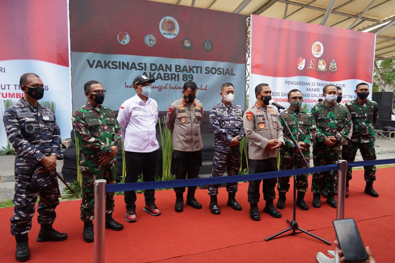 Danrem Hadiri Vaksinasi Dan Baksos Alumni Akabri 89 di Alun-Alun Cilegon