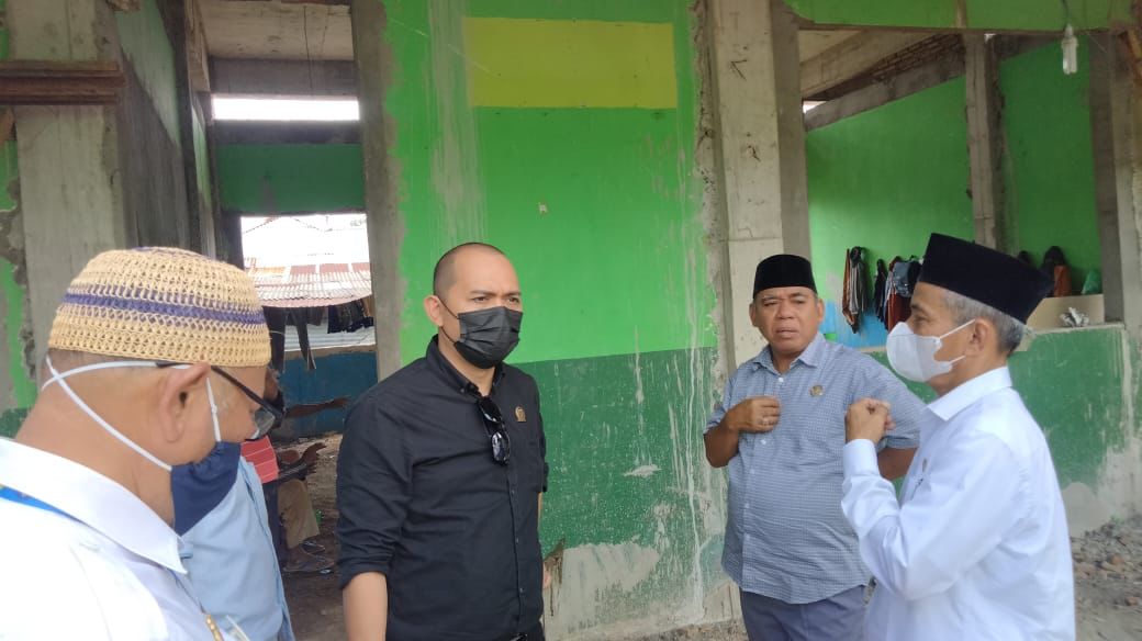 Anggota Komisi IV DPRD Kabupaten Tanggamus Sidak Pembangunan  Sekolah