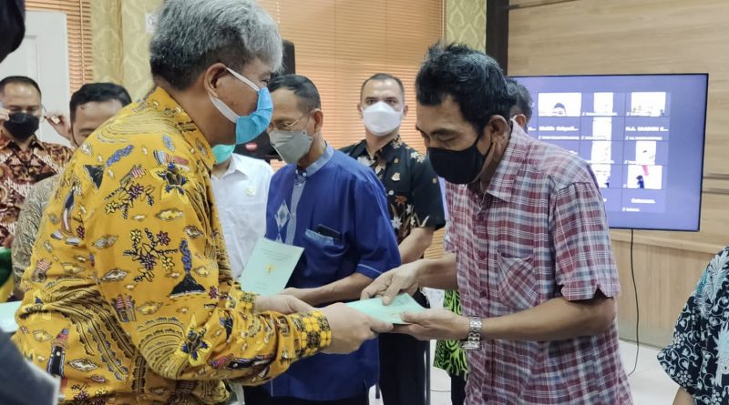 Serahkan 1.046 Sertipikat Program PTSL, Kakanwil  BPN Banten Minta Masyarakat Jaga dan Gunakan dengan Bijaksana