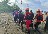 Tim gabungan menemukan korban laka laut dalam kondisi meninggal dunia di pesisir Pantai Cikakap, Cianjur