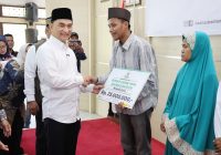 Wagub Banten A Dimyati Natakusumah Salurkan Bantuan RLHB dan Biaya Pendidikan BAZNAS Provinsi Banten