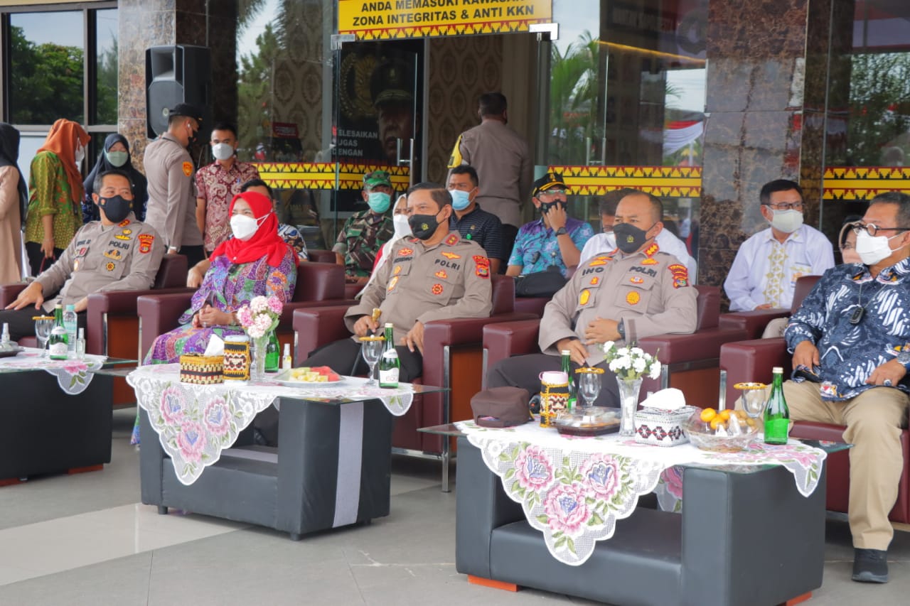 Hadiri Vaksinasi Serentak di Polresta Bandar Lampung, Kapolda : Antisipasi Laju Pertumbuhan Covid-19 Saat Nataru