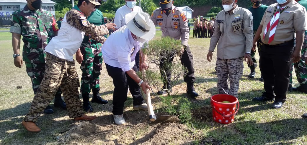 Sambut HUT Kolatmar ke – 45, Puslatpurmar 8 Teluk Ratai Tanam Pohon Secara Serentak.
