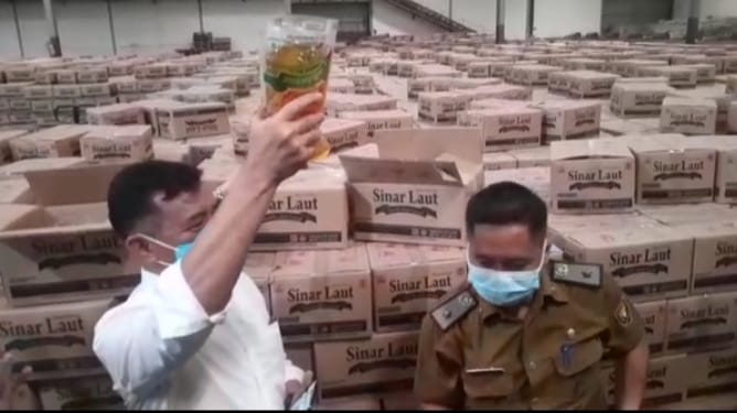 Tim Satgas Pangan Ditreskrimsus Polda Lampung Gerebek Gudang Penimbunan 345,6 Ribu Liter Minyak Goreng