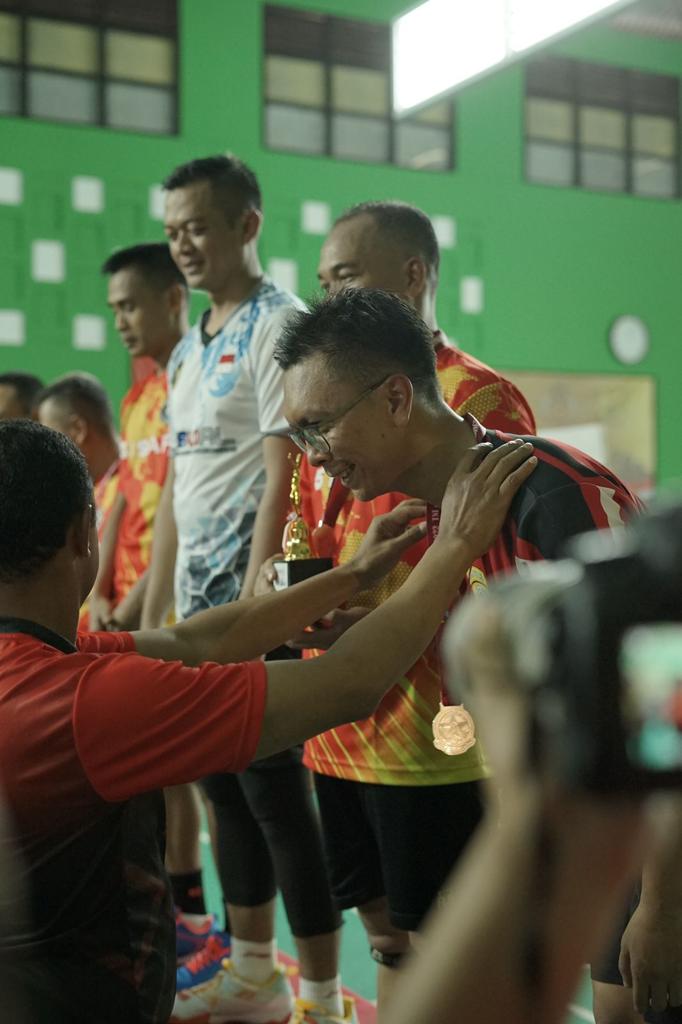 Tim Intitusi Polri Juara II Pertandingan Bulutangkis PKB Juang 2022