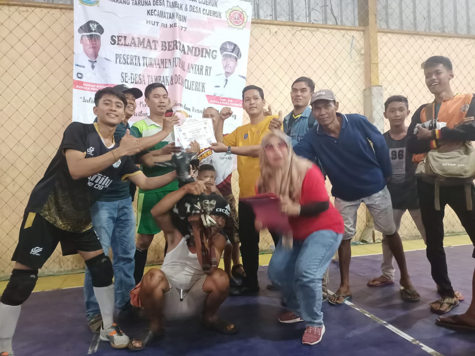 Final Pertandingan Turnamen Persahabatan Futsal  Desa Tambak-Cijeruk Berjalan Alot Dan Seru