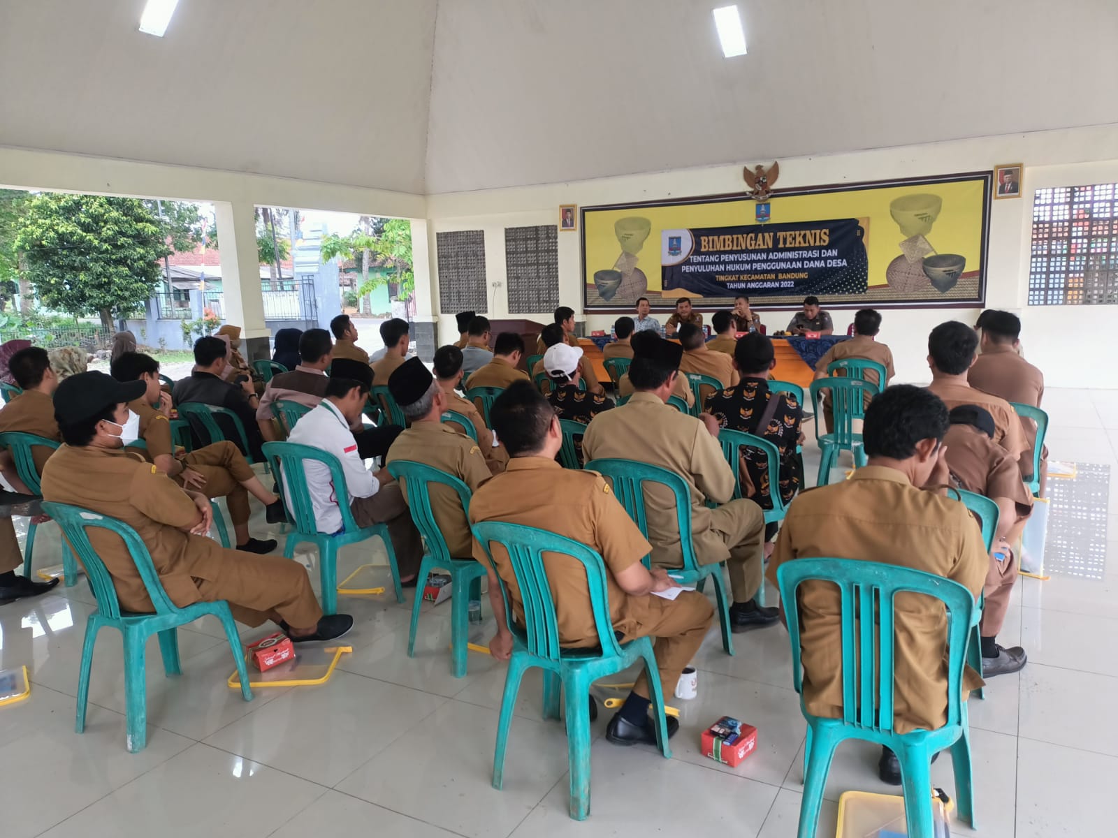 Bimtek  Penyusunan Administrasi Dan Penyuluhan Hukum Penggunaan Dana Desa Kepada Pemdes Se-Kecamatan Bandung
