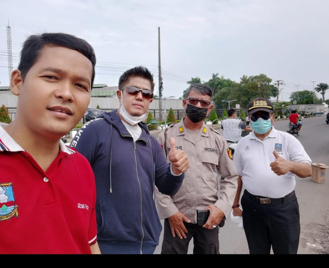 Camat Kibin Gotong Royong Bereskan Sampah Di Jalur Nasional dan Buka Jalur Hijau