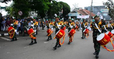 Kirab Drumband Yonif 320/BP Meriahkan Peringatan HUT TNI ke-77 Kirab Drumband Yonif 320/BP Meriahkan Peringatan HUT TNI ke-77