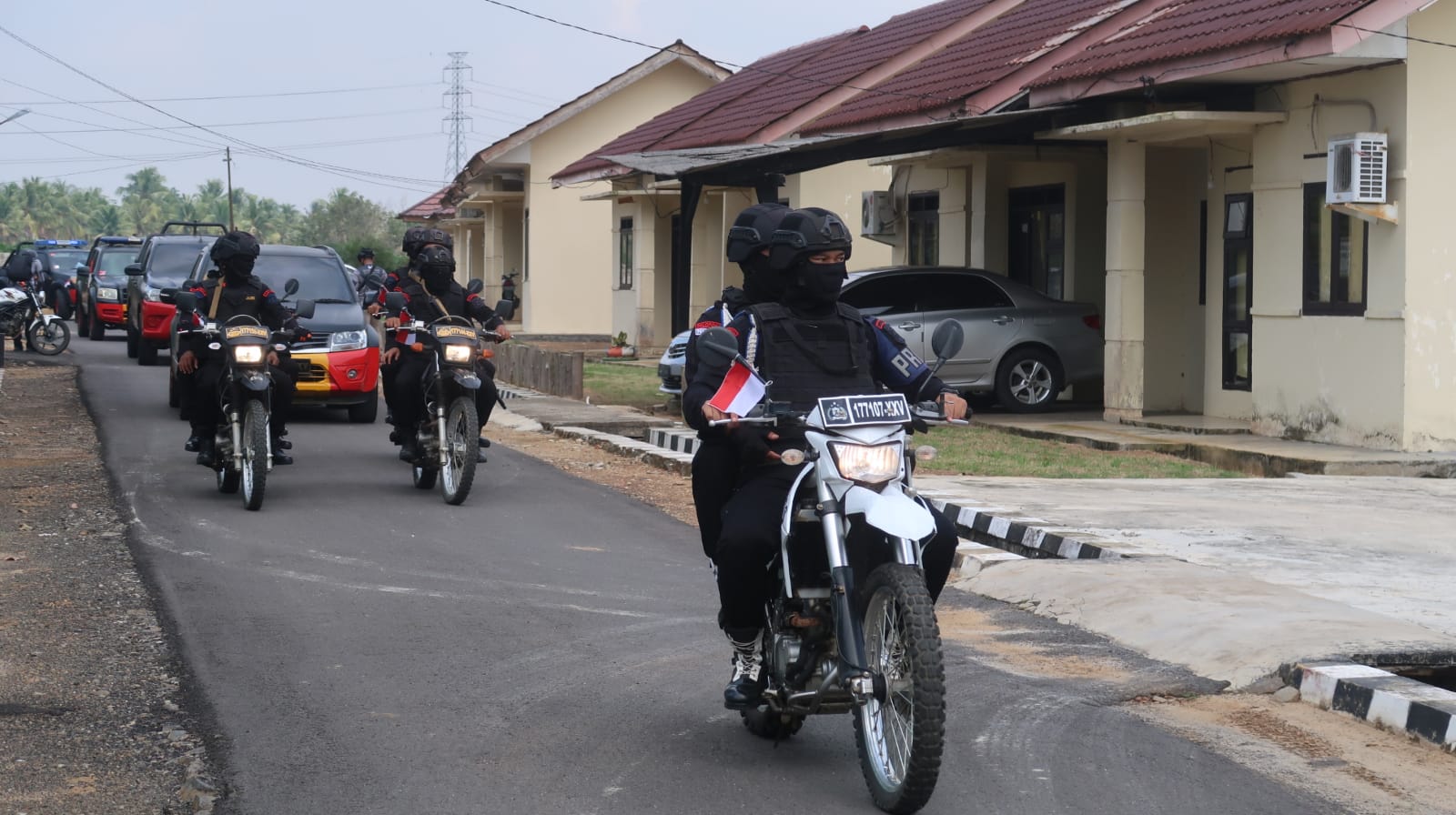 Patroli Dialogis, Patroli Brimob Ciptakan Kondisi Aman di Wilayah Lampung Timur