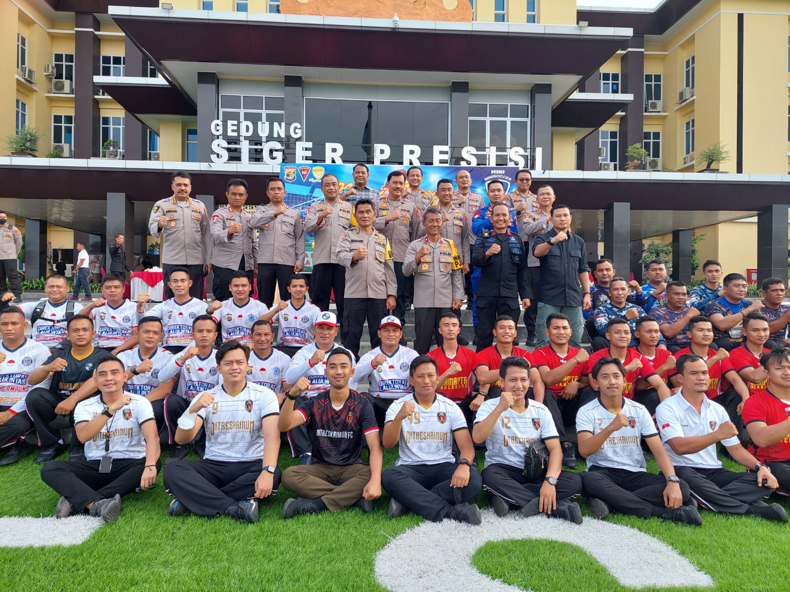 Brimobda Lampung Kalahkan Dit Intelkam 1-0 di Pembukaan Mini Soccer Brimob  Cupp pada  HUT Brimob  ke 77