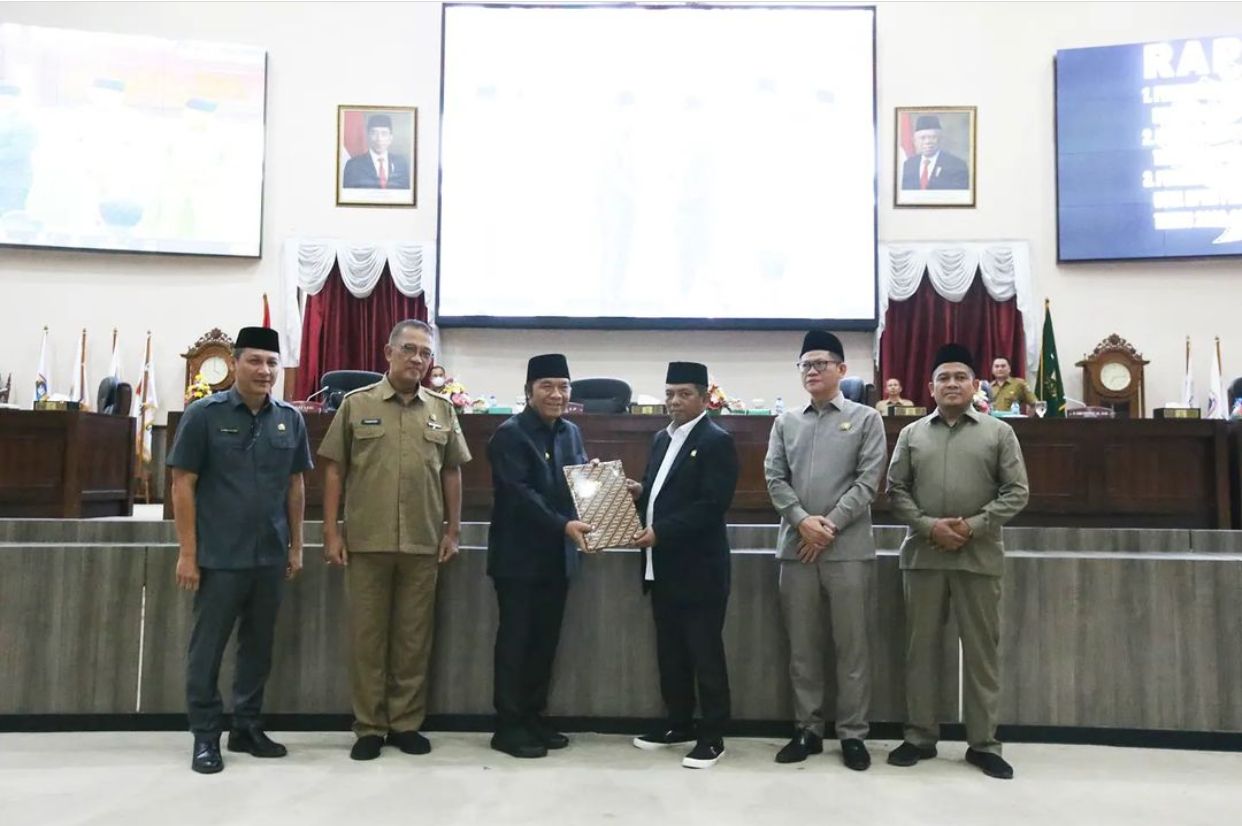 Pj Gubernur Al Muktabar Ajukan Raperda Penyederhanaan SOTK Pemprov Banten