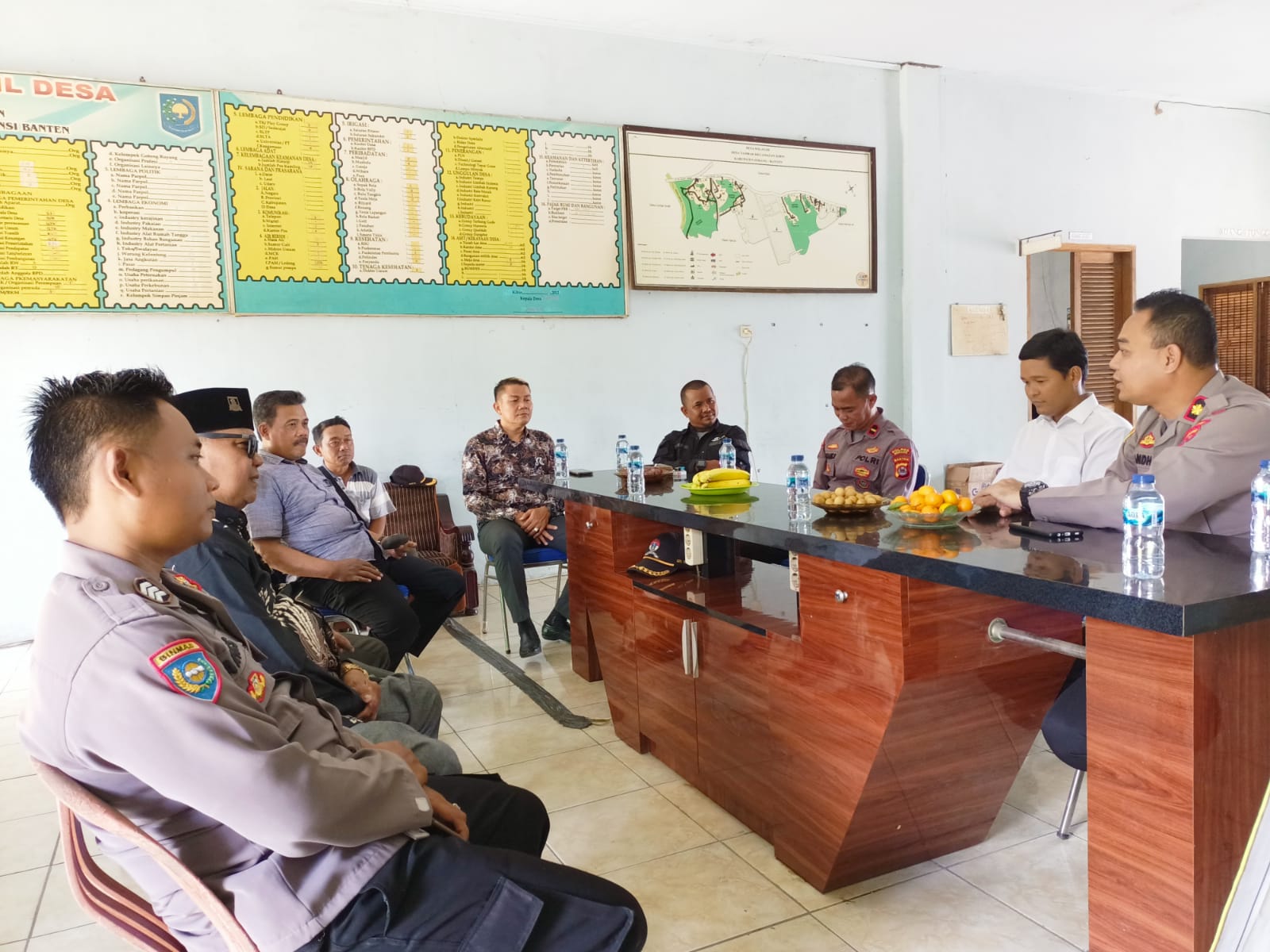 Kapolsek Cikande ” Ngobras ” Kamtibmas di Desa Tambak, Kades Tambak : Kami Siap Berperan Aktif dalam Menjaga Kamtibmas