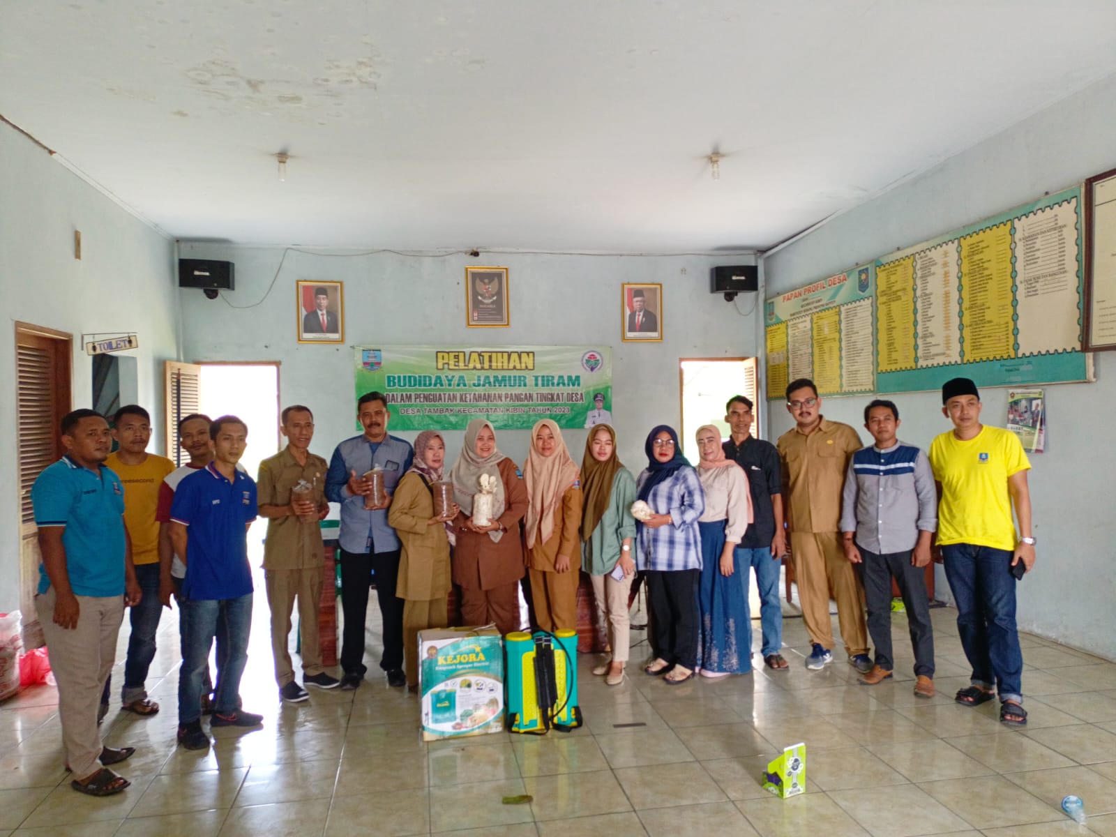 Penguatan Ketahanan Pangan Tingkat Desa,  Pemdes Tambak Adakan Pelatihan Budidaya Jamur Tiram, Dan Pemberian 2000 Bibit Jamur