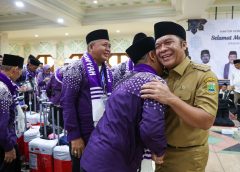 Plh Gubernur Banten Al Muktabar Lepas Jamaah Haji Kabupaten Tangerang