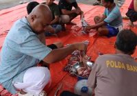 Kapolres Serang Sembelih Sapi Qurban di Masjid Assalam