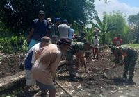 Persiapan BSMSS, Koramil 0602-04/Taktakan Bersama Warga Gelar Karya Bakti Pembersihan Jalan Persiapan