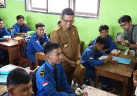 Gubernur Banten Andra Soni Tinjau Uji Coba MBG di SMKN 1 Anyer