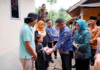 Gubernur Banten Andra Soni Serahkan Kunci Rumah Layak Huni Kepada Warga Kabupaten Serang