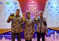 Ratu Tatu Raih Penghargaaan Top Pembina BUMD Tujuh Kali Berturut-turut
