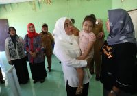 Ketua Pembina Posyandu Provinsi Banten, Tinawati Andra Soni Tinjau Pelayanan Enam SPM di Posyandu Kenanga 10 Rangkasbitung Barat