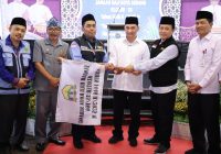 Lepas Jamaah Haji Kloter 35 JKG Kota Serang, Wagub Banten A Dimyati Natakusumah Pesankan Jaga Kesehatan