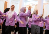 Peringati Hari Ibu, Ratusan Lansia Banten Line Dance “Bergerak Bersama Lansia Sehat” Peringati Hari Ibu, Ratusan Lansia Banten Line Dance “Bergerak Bersama Lansia Sehat”