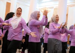 Peringati Hari Ibu, Ratusan Lansia Banten Line Dance “Bergerak Bersama Lansia Sehat”