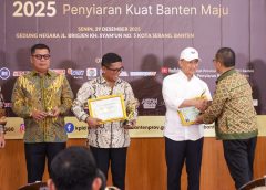 Gubernur Andra Soni dan Wagub Dimyati Terima Anugerah Tokoh Peduli Penyiaran